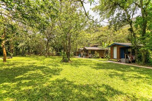 Exterior - Cozy chalet for up to 4 people in the Camburi countryside, surrounded by nature. (São Sebastião)