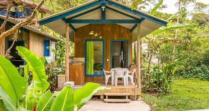 Cozy chalet for up to 4 people in the Camburi countryside, surrounded by nature.