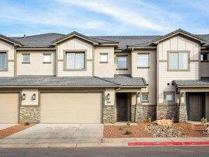 Exterior - 12-Guest Luxury Retreat-Near Zion, Pool & Fire Pit (Hurricane)
