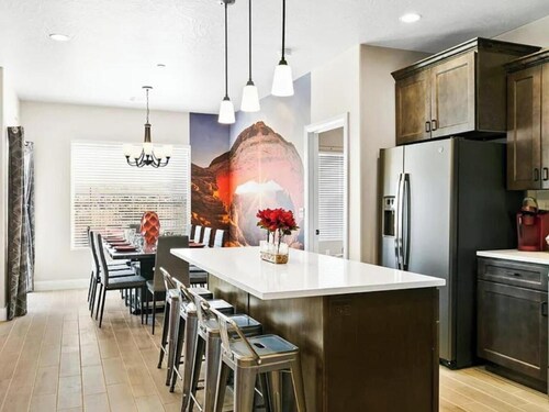 12-Guest Luxury Retreat-Near Zion, Pool & Fire Pit