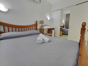 Iron/ironing board, WiFi, bed sheets - Modern 2BR Townhouse Sliema (Tas-Sliema)