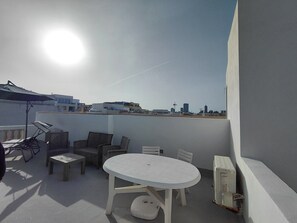 Outdoor dining - Modern 2BR Townhouse Sliema (Tas-Sliema)