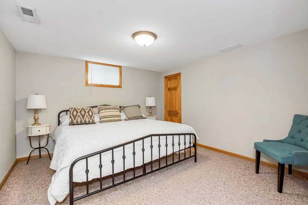 4 bedrooms, WiFi, bed sheets, wheelchair access