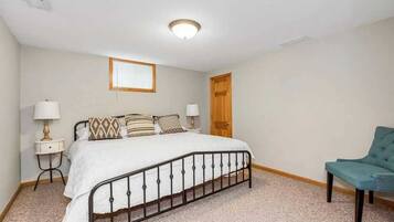 4 bedrooms, WiFi, bed sheets, wheelchair access