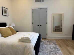 Room - The City Manor Apartment 1 bedroom (Chicago)