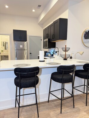 Private kitchen - The City Manor Apartment 1 bedroom (Chicago)