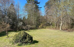 Property grounds - Awesome home in Tisvildeleje with WiFi (Tisvildeleje)