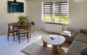 TV, fireplace - Awesome home in Tisvildeleje with WiFi (Tisvildeleje)