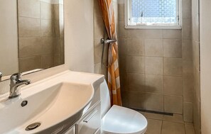 Shower - Nice home in Nykøbing Sj with WiFi (Nykøbing Sj)