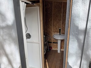 Bathroom - Lakefront Cabin on The Big Rideau (Rideau Lakes)