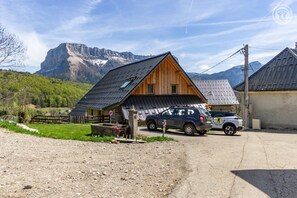 Property grounds - La Grange Caroline - ENTREMONT LE VIEUX (ENTREMONT LE VIEUX)
