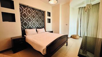 Iron/ironing board, internet, bed sheets