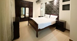 Iron/ironing board, Internet, bed sheets - 02 BR apartment with full roof sea view (Red Sea Governorate)