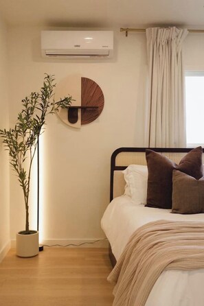 Room - Coastal Pearl | Walk to Strand | Parking | 2 BR (Manhattan Beach)