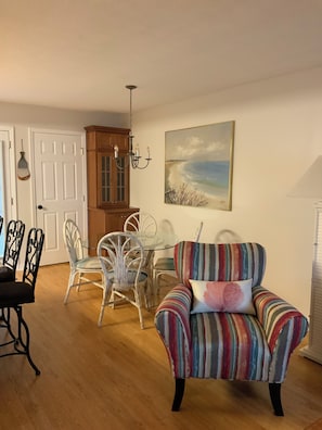 Smart TV - 2-bedroom townhouse within walking distance to the beach (Panama City Beach)