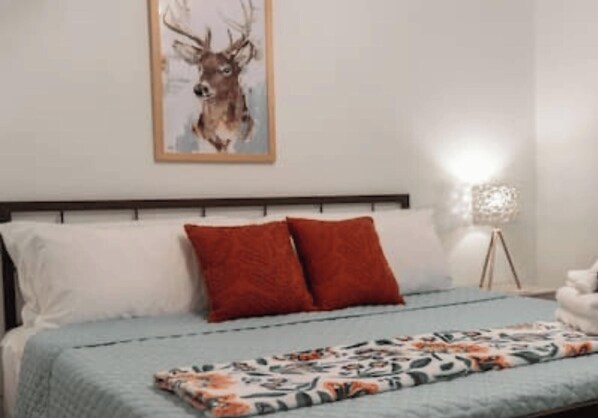 Iron/ironing board, WiFi, bed sheets - Deer Hollow-Brand New 2bd Apt. (Lynchburg)