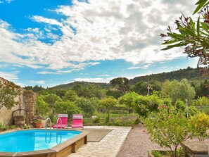 Pool - Charmantes Natursteinhaus mit Pool by Interhome (Cesseras)