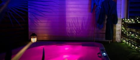 Bain à remous extérieur