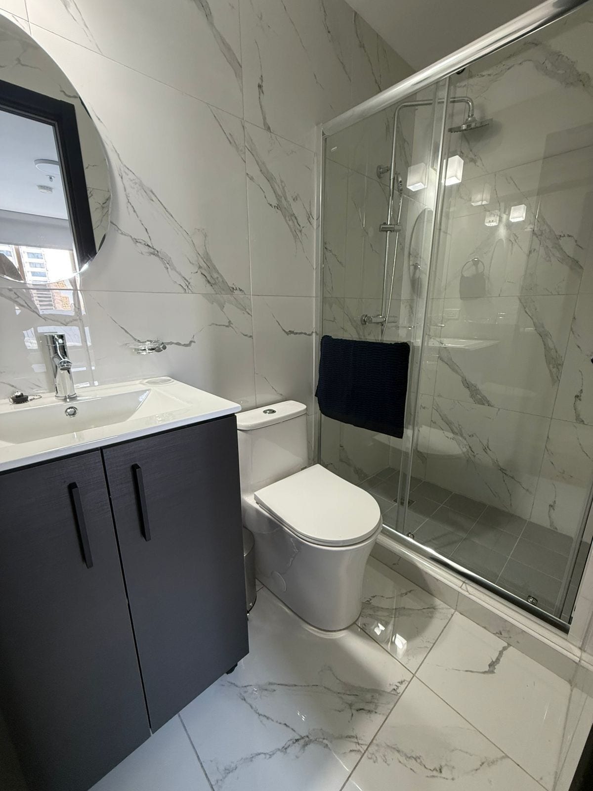 Luxury Apartment, City View | Bathroom | Shower, hair dryer, slippers, towels