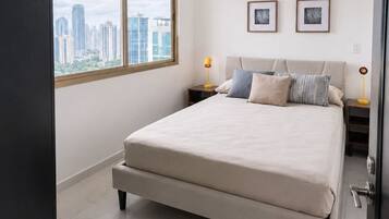 Business Apartment | Minibar, laptop workspace, iron/ironing board, free WiFi