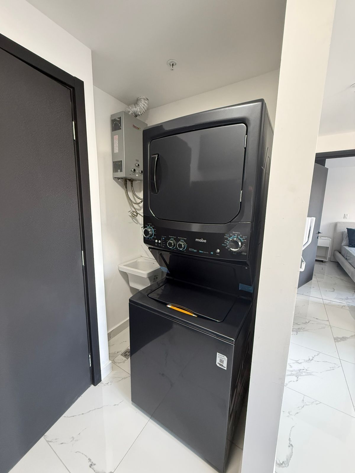 Luxury Apartment, City View | Bar mini, seterika/papan seterika, Wi-fi percuma 