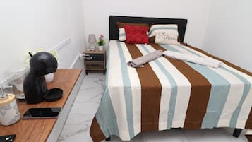 Iron/ironing board, WiFi, bed sheets