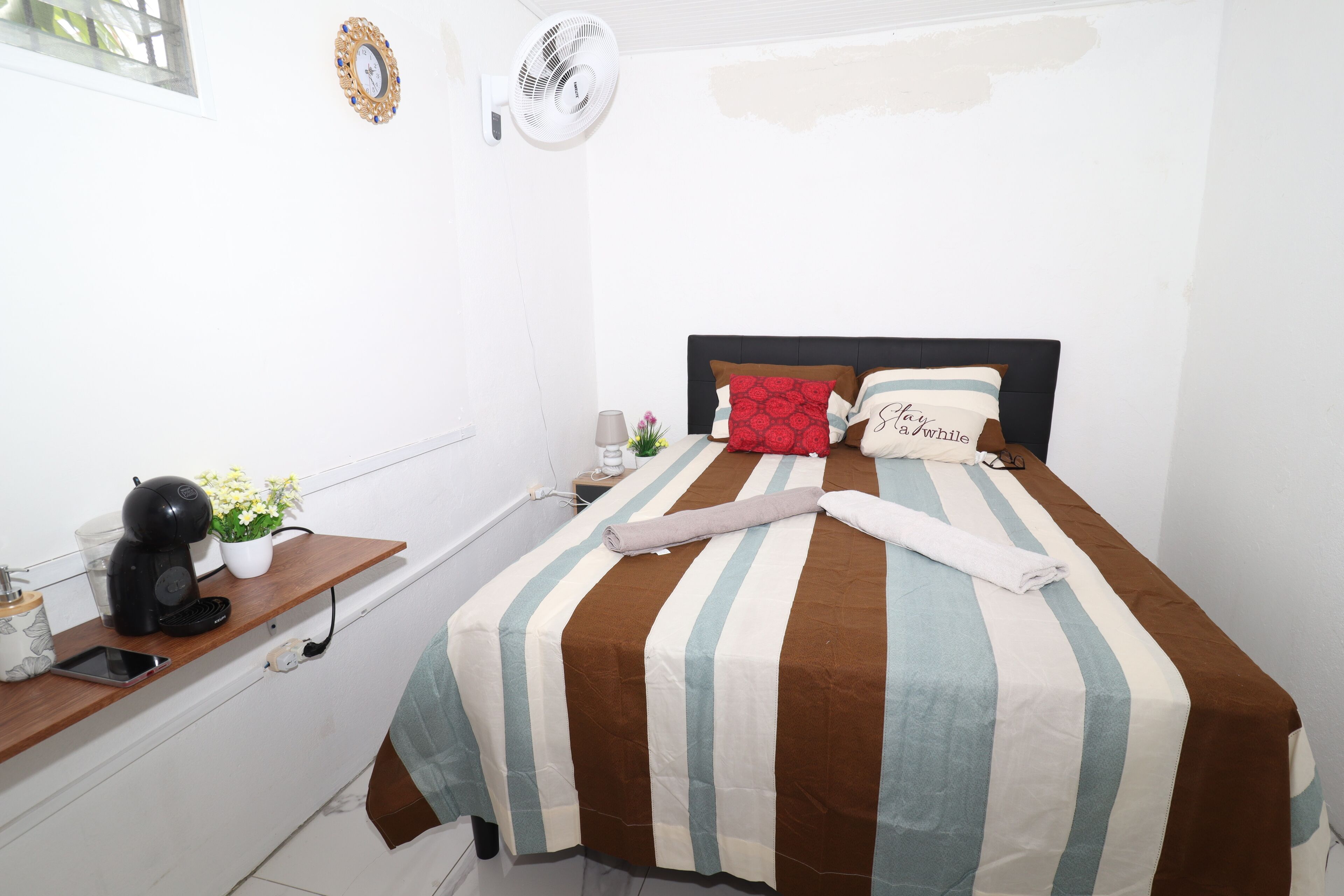 Iron/ironing board, WiFi, bed sheets