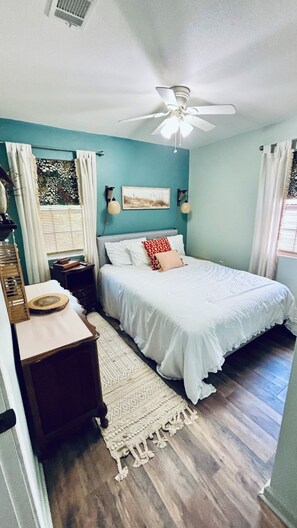2 habitaciones, tabla de planchar con plancha y cuna de viaje 