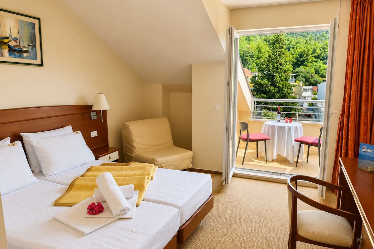 Family Room, 1 Bedroom, Balcony, Partial Sea View