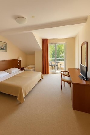 Family Room, 1 Bedroom, Balcony, Partial Sea View | Desk, laptop workspace, free WiFi