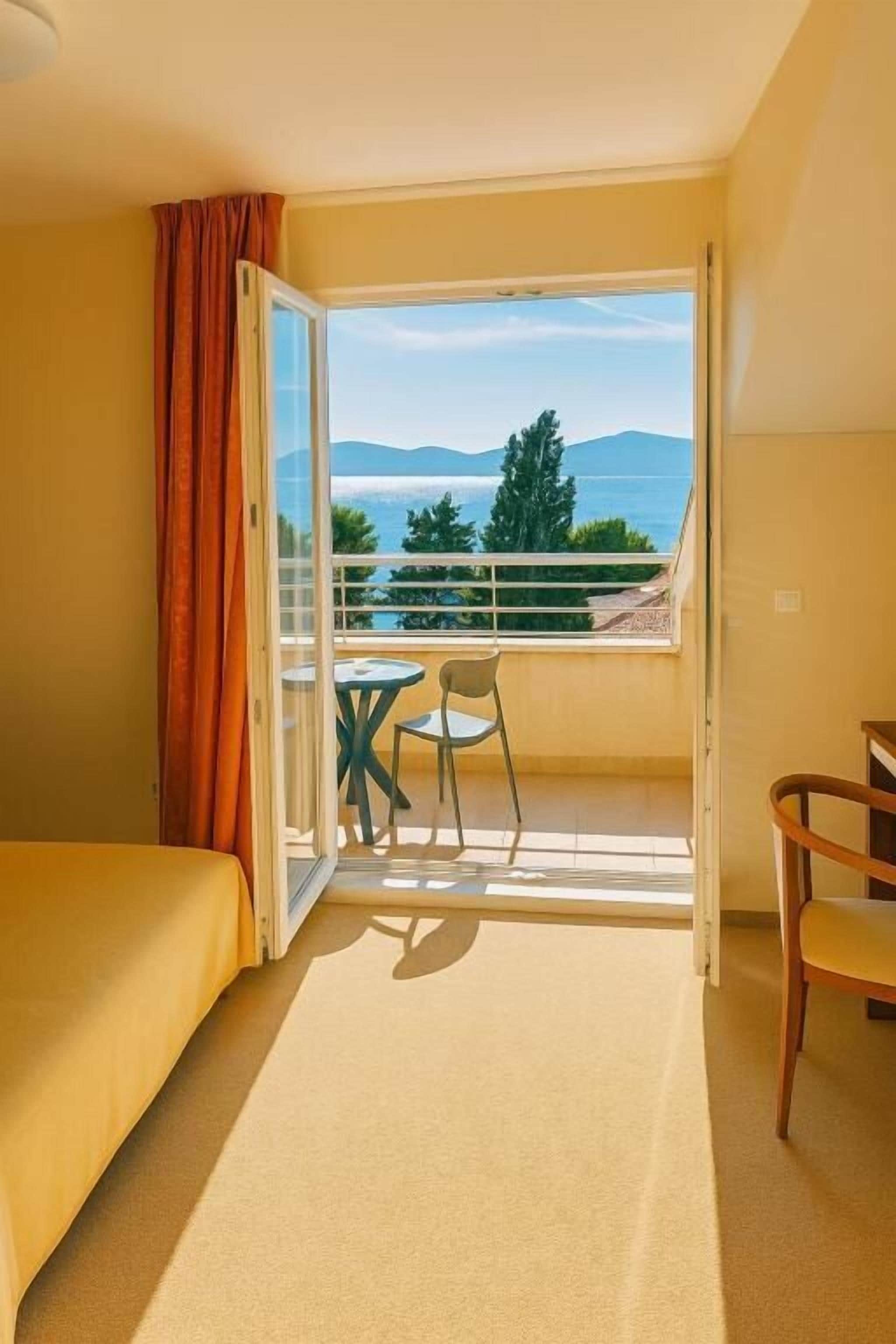 Deluxe Double or Twin Room, Balcony, Sea View | Desk, laptop workspace, free WiFi
