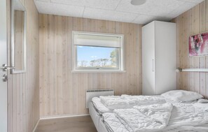 Travel cot, free WiFi - Awesome home in Haderslev with sauna (Haderslev)