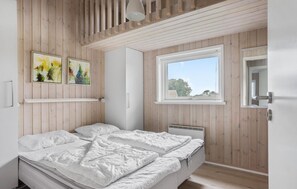 Travel cot, free WiFi - Awesome home in Haderslev with sauna (Haderslev)