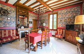 Dining - Awesome home in Ginestet with WiFi (Ginestet)