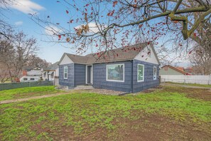 Exterior - Cozy 2-bedroom house in Lewiston near College and Hospital (Lewiston)