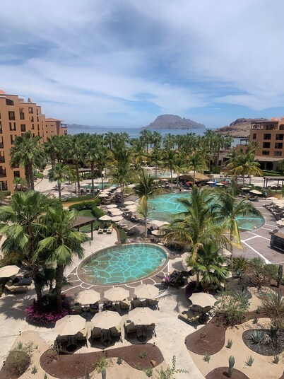 
Spectacular New Year's in Loreto.  World class golf course, pools and beaches.
