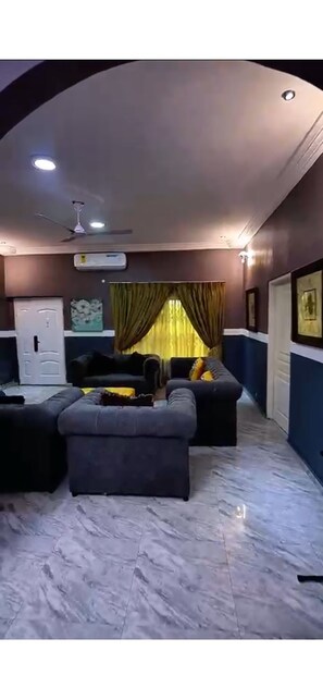 Interior - Lovely 3-bedrooms apartment with AC in vibrant Accra (Accra)