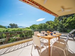 Outdoor dining - Les Bruyères by Interhome (Cavalaire)