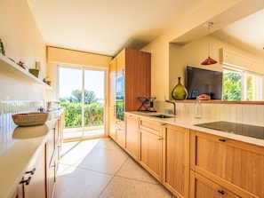 Fridge, microwave, oven, dishwasher - Les Bruyères by Interhome (Cavalaire)