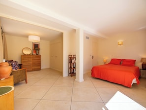4 bedrooms, desk, Internet - Les Bruyères by Interhome (Cavalaire)