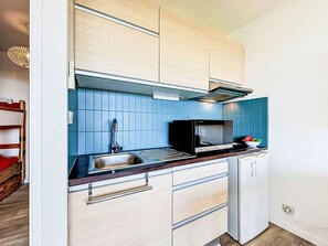 Kühlschrank, Kochgeschirr/Geschirr/Besteck