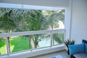 Property grounds - Upscale 2BR Near Bibijagua Beach | Walk to Sand (Playa Bibijagua)