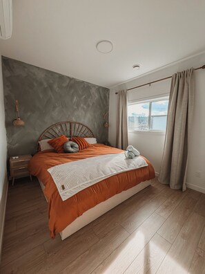 1 bedroom, WiFi, bed sheets - Private Boho Tiny Home | Lakes, Wineries, Ski, Hike (Kelowna)
