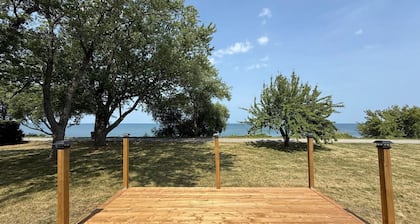 Majestic Oasis by the shores of Lake Ontario minutes away from Niagara Falls