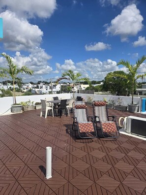 Outdoor dining - 3BR Ground Floor Villa with Spectacular Ocean View Rooftop Patio in La Romana (Villa Hermosa)