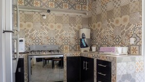 A compact kitchen with a microwave, gas stove, and cabinets. - The best house in cuautla morelos for families and groups of all sizes, (Cuautla)
