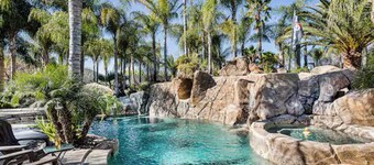 The Tiki Palm Oasis Pool, Waterfall & Slide, Gorgeous 4bedroom house in Menifee