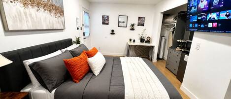 1 habitación, tabla de planchar con plancha, wifi y ropa de cama