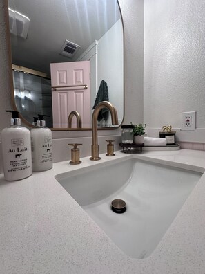 Hårtørrer, håndklæder, Sæbe, Shampoo