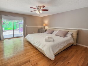 In-room safe, free WiFi, bed sheets - Cozy 4BR Stay near Heritage Park Mission (Mission)